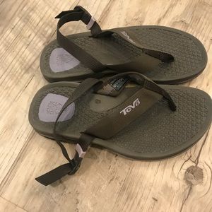 Women’s Teva Sandals 6.5